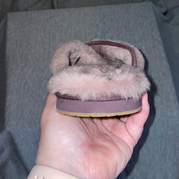 Rarely worn UGGs lavender sandal slippers with outdoor sole. Never worn outside. - Picture 4 of 11